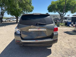 2012 Toyota Highlander Base V6 - Exterior Rear Center Image